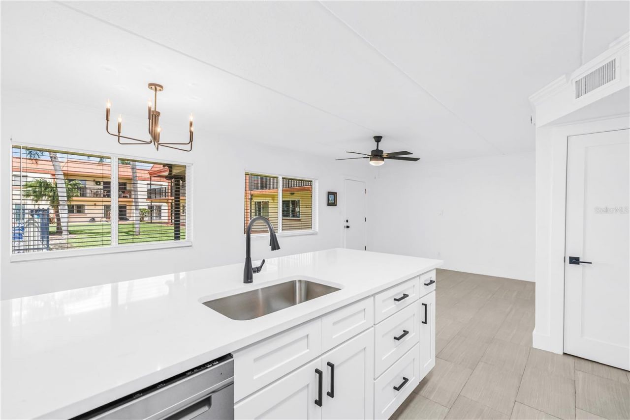 10375 Paradise Boulevard, Unit 51, Treasure Island, FL 33706 Photo