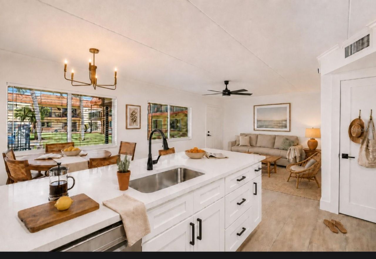 10375 Paradise Boulevard, Unit 51, Treasure Island, FL 33706 Photo