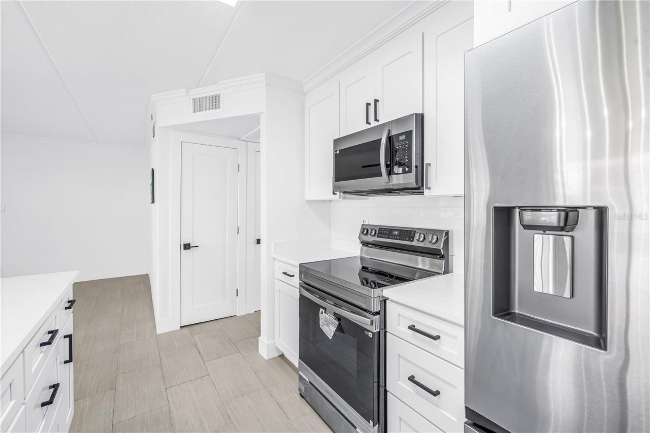 10375 Paradise Boulevard, Unit 51, Treasure Island, FL 33706 Photo