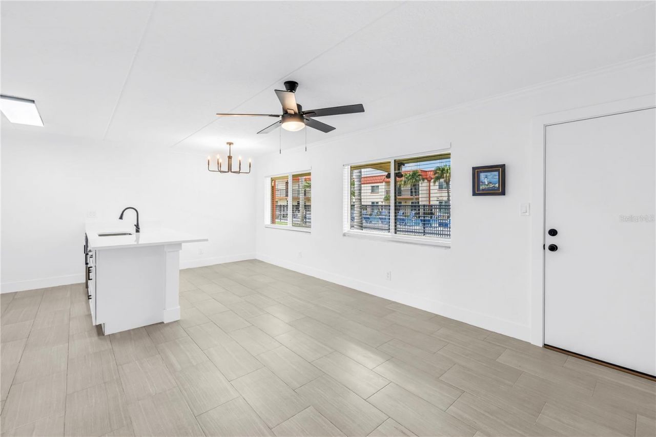 10375 Paradise Boulevard, Unit 51, Treasure Island, FL 33706 Photo
