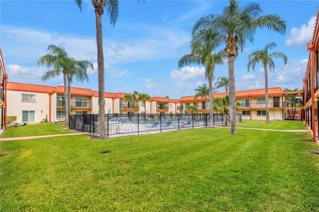 10375 Paradise Boulevard, Unit 51, Treasure Island, FL 33706 Photo