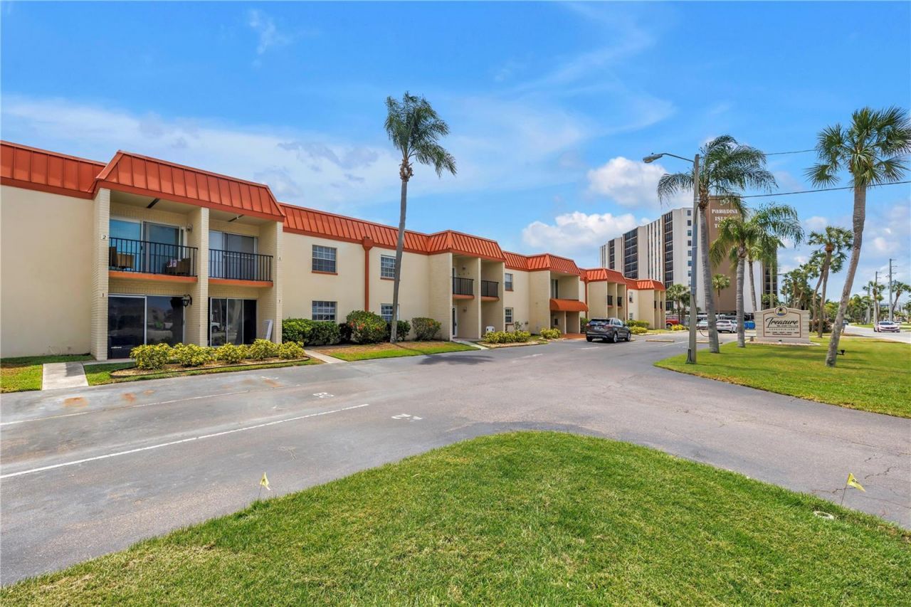 10375 Paradise Boulevard, Unit 51, Treasure Island, FL 33706 Photo