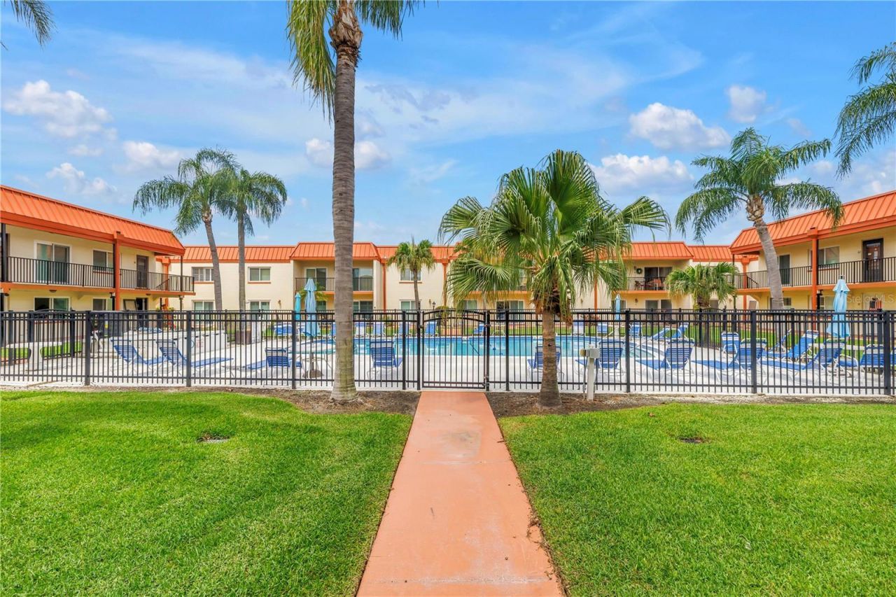 10375 Paradise Boulevard, Unit 51, Treasure Island, FL 33706 Photo