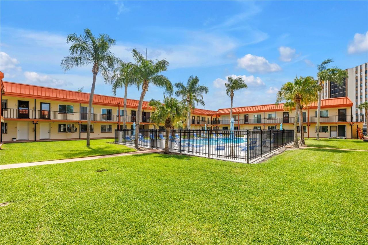 10375 Paradise Boulevard, Unit 51, Treasure Island, FL 33706 Photo
