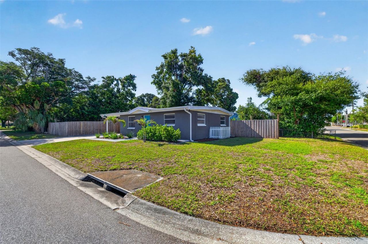 4750 39th Avenue N, Saint Petersburg, FL 33714 Photo