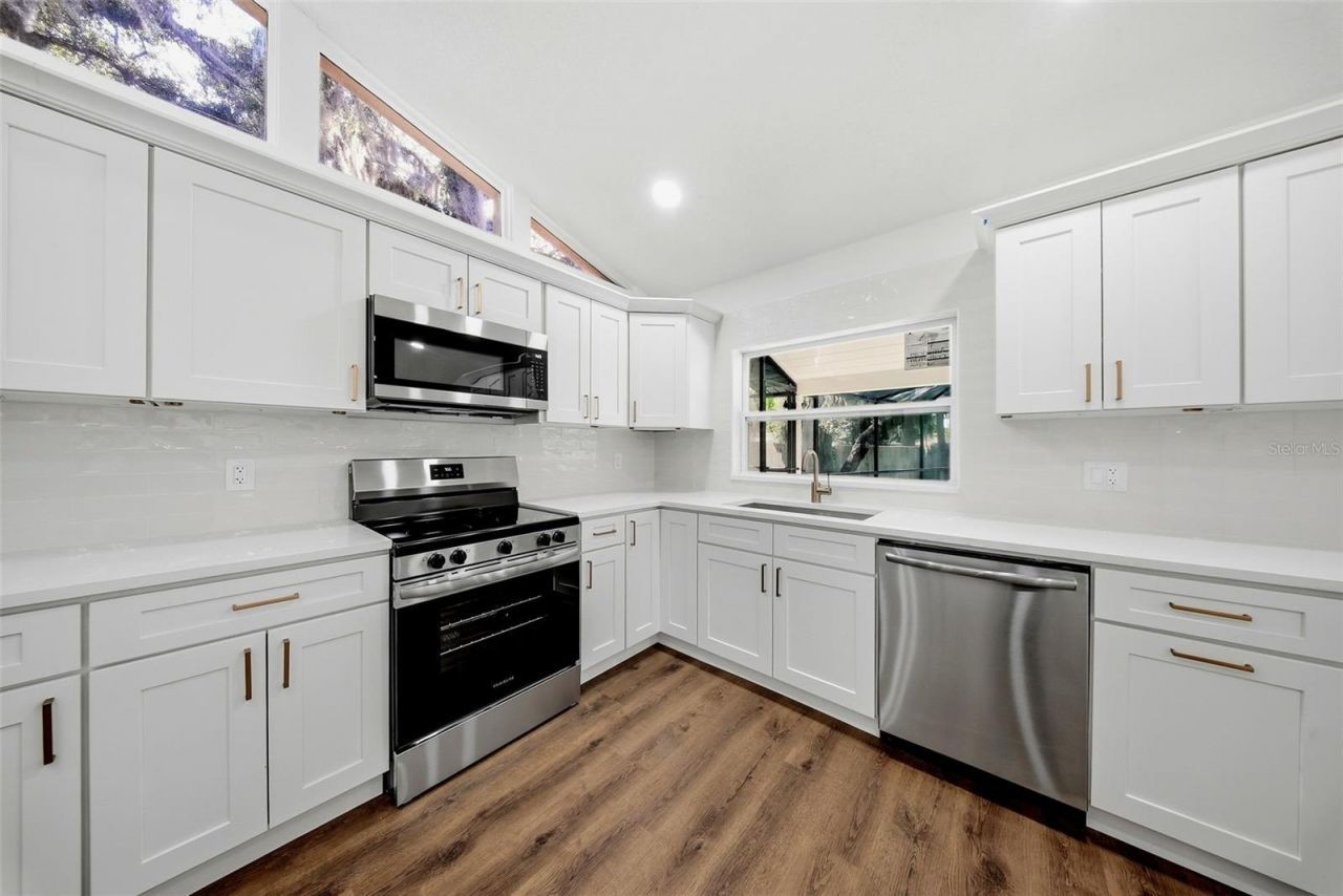 2104 Doefield Court , Valrico, FL 33596 Photo