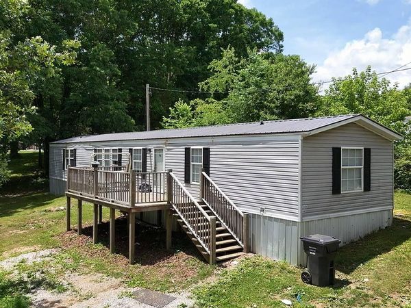 647 W Robbins Rd, Robbins, TN 37852