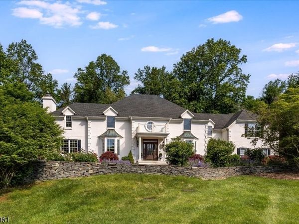 1 Chilton Rd, Chester, NJ 07930