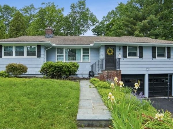 31 Albright Cir, Madison, NJ 07940