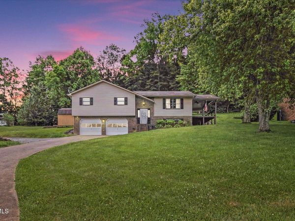 912 South Sherbrooke Circle, Mount Carmel, TN 37645