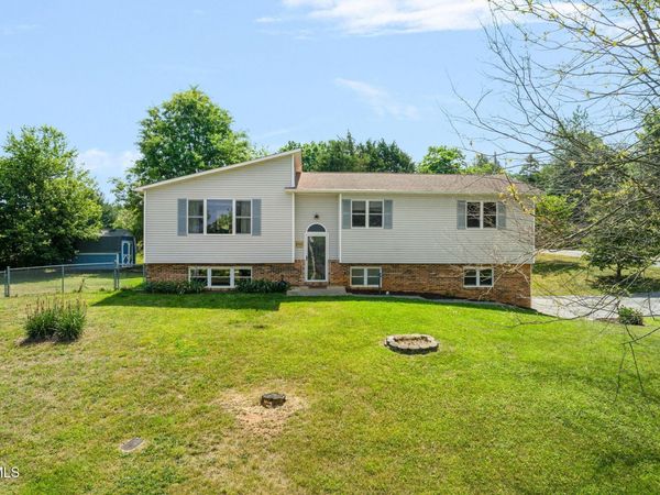 3101 Newbern Drive, Johnson City, TN 37604