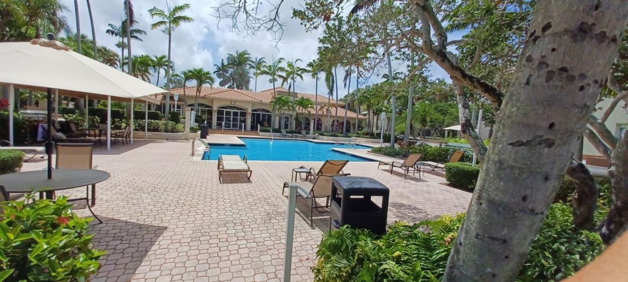 19111 Glenmoor Drive, West Palm Beach, FL 33409 Photo