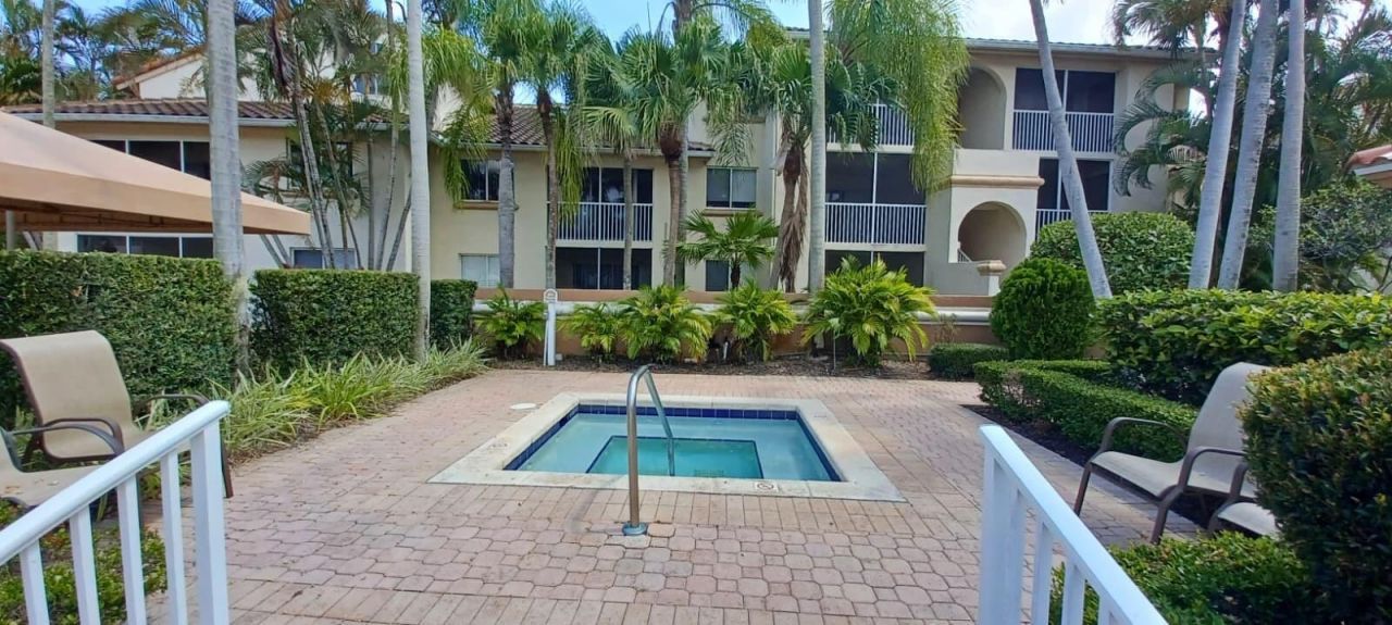 19111 Glenmoor Drive, West Palm Beach, FL 33409 Photo