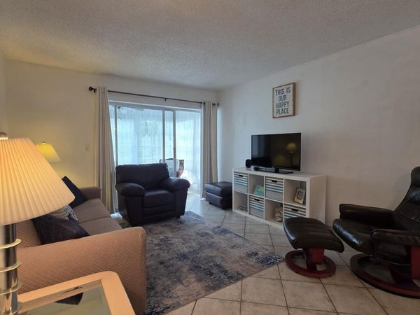 2900 NW 46th Avenue, Unit 213, Lauderdale Lakes, FL 33313