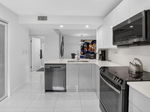 15401 Pembridge Avenue, Unit 15, Delray Beach, FL 33484