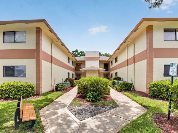 15401 Pembridge Avenue, Unit 15, Delray Beach, FL 33484