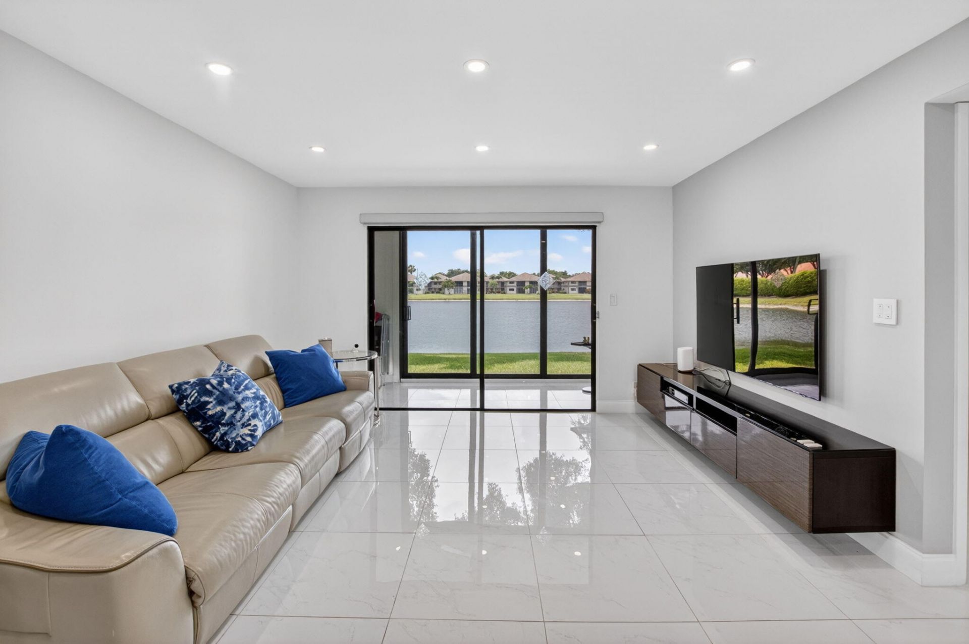 15401 Pembridge Avenue, Unit 15, Delray Beach, FL 33484 Photo