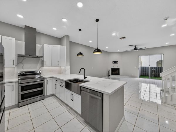 835 NE 17th Way, Fort Lauderdale, FL 33304