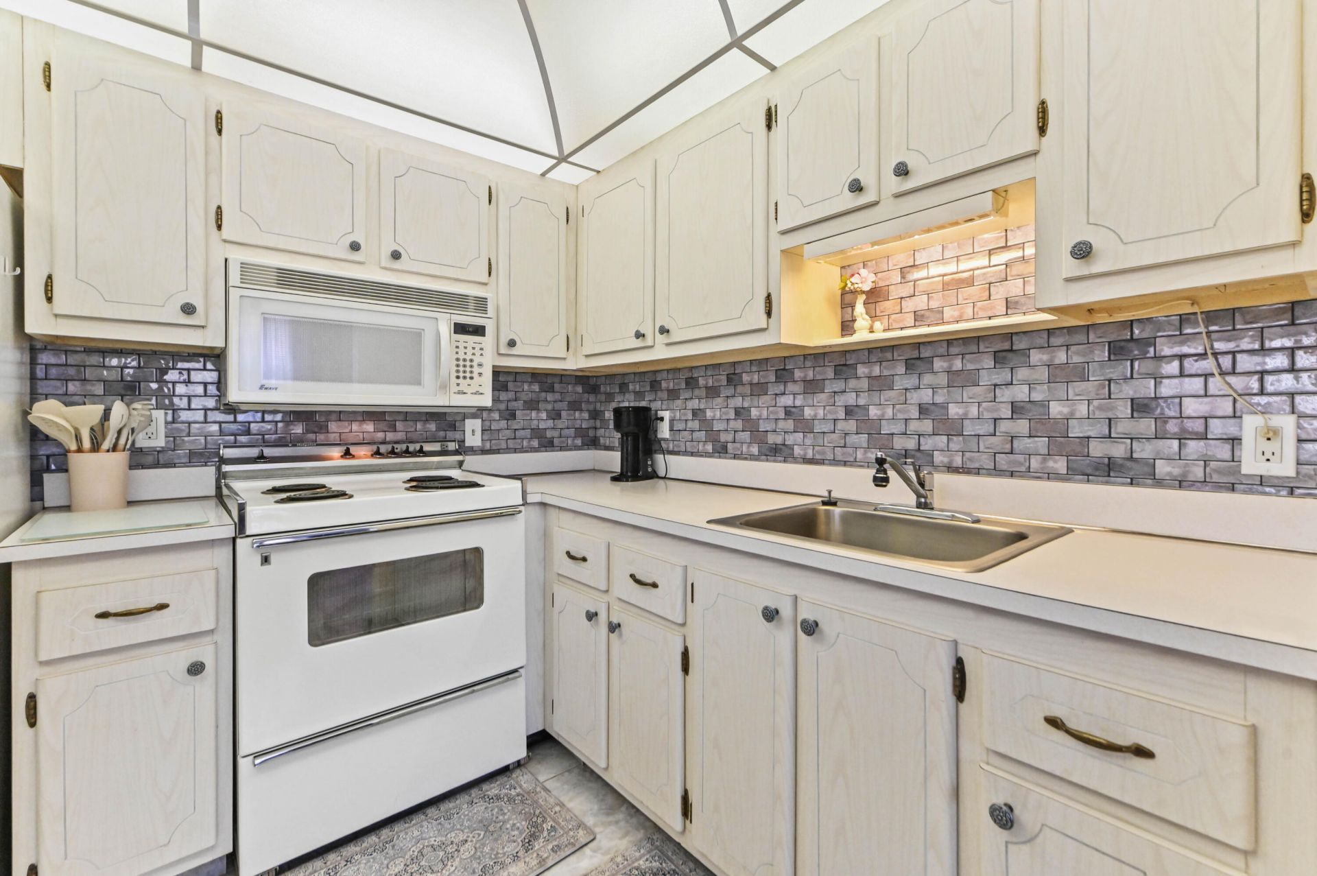 38 Saxony, Delray Beach, FL 33446 Photo