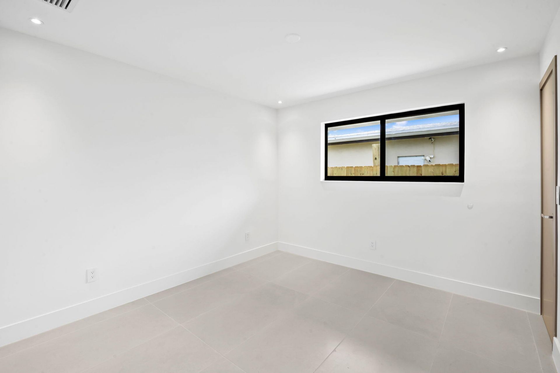 2370 NE 195th Street, Miami, FL 33180 Photo