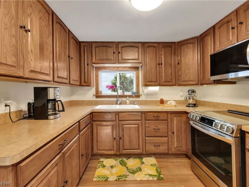 8704 Columbia Road, Olmsted Falls, OH 44138 Photo 2