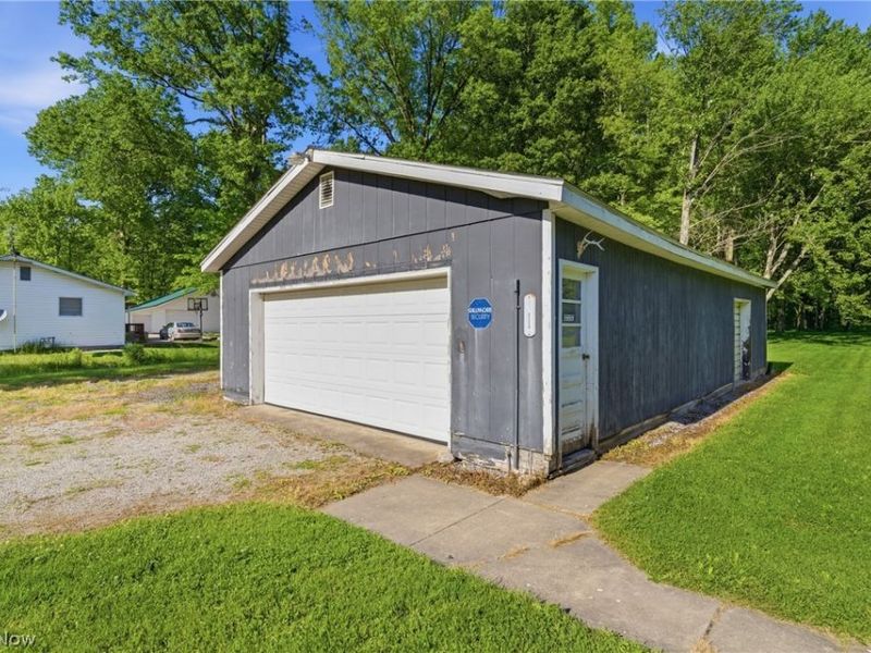 2693 Mahan Denman Road NW, Bristolville, OH 44402 Photo 8