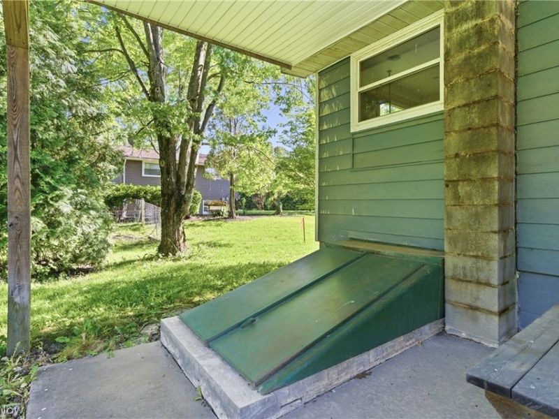 2693 Mahan Denman Road NW, Bristolville, OH 44402 Photo 9