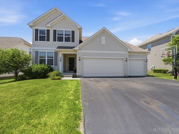 708 Rochester Lane, South Elgin, IL 60177