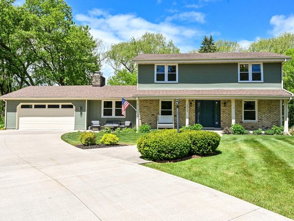 10333 N Versailles Ct, Mequon, WI 53092