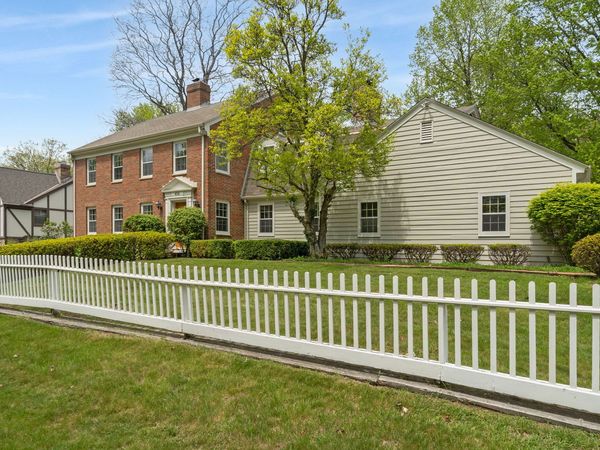 404 W Ravine Baye Rd, Bayside, WI 53217