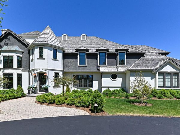 134 E Trillium Ct, Mequon, WI 53092