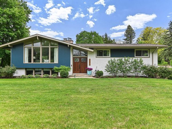 N63W15819 Claremore Cir, Menomonee Falls, WI 53051