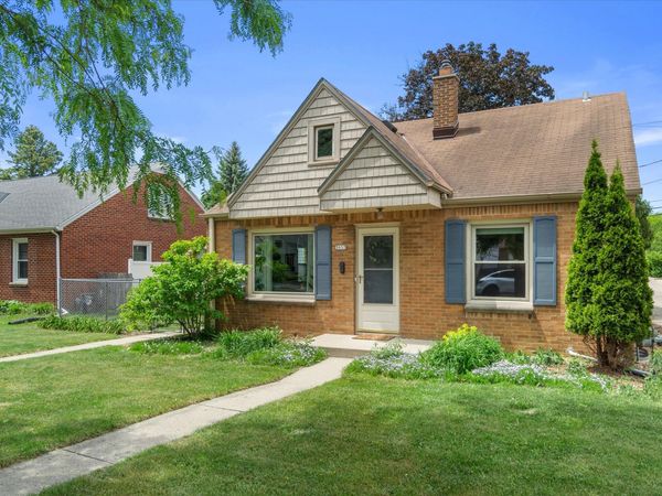 3057 N 80th St, Milwaukee, WI 53222