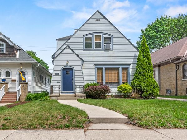 4350 N Woodburn St, Shorewood, WI 53211