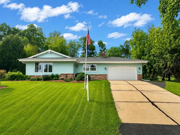 S69W16890 Parkland Dr, Muskego, WI 53150