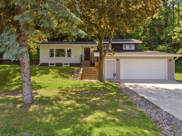 514 Oak Forest Dr, Onalaska, WI 54650
