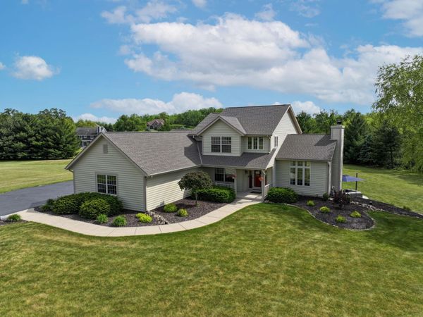 S89W31671 Cooper Pkwy, Mukwonago, WI 53149
