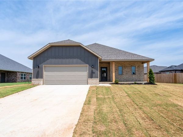 108 W Pitts Street, Farmington, AR 72730