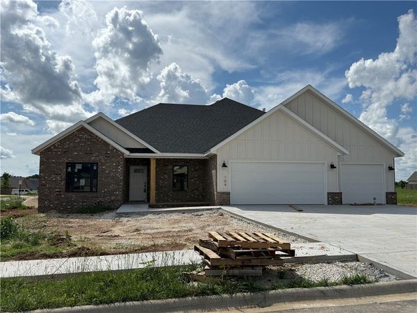 109 N Bloodhound Avenue, Farmington, AR 72730