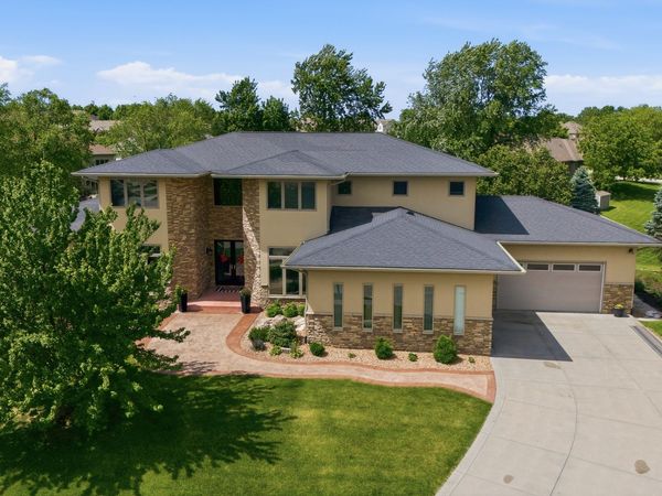 9532 Century Woods Circle , Johnston, IA 50131