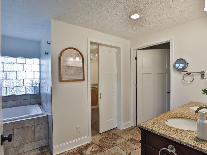 689 Beautyview Court , Columbus, OH 43214 Photo 37