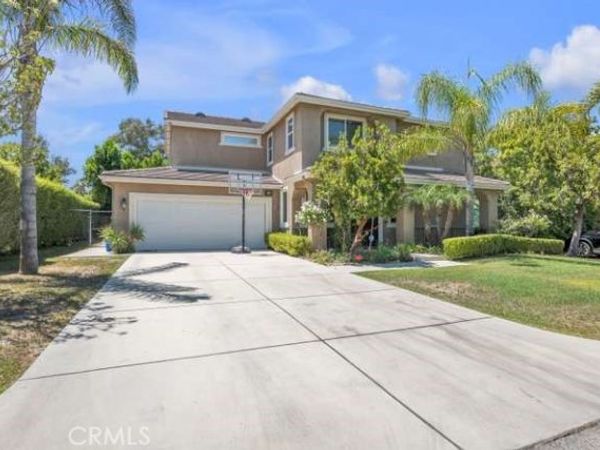 9849 Dreams, San Fernando, CA 91345