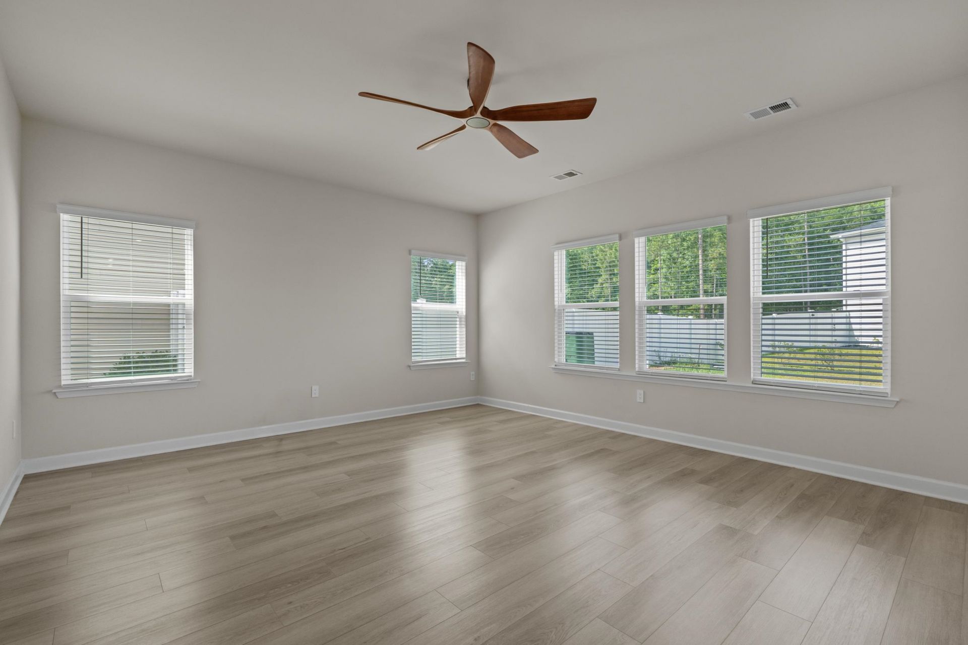 4059 Bayhill St. Photo 16