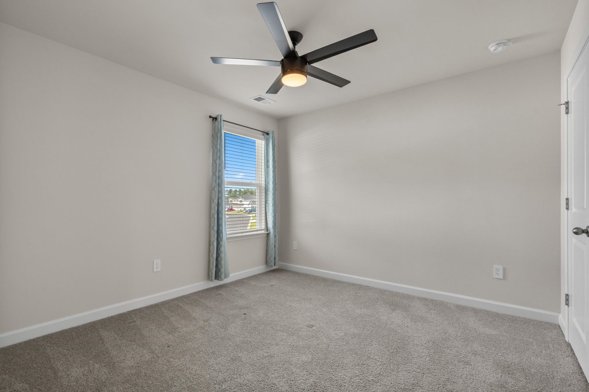 4059 Bayhill St. Photo 32