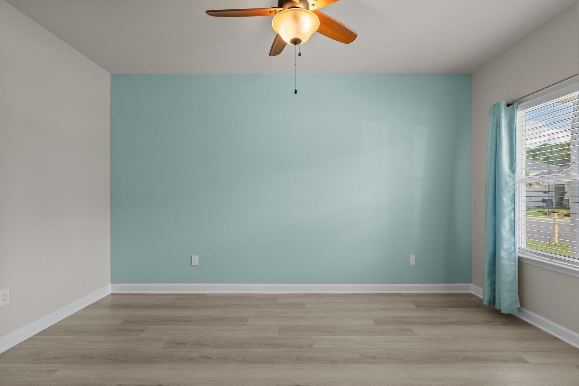 4059 Bayhill St. Photo 5