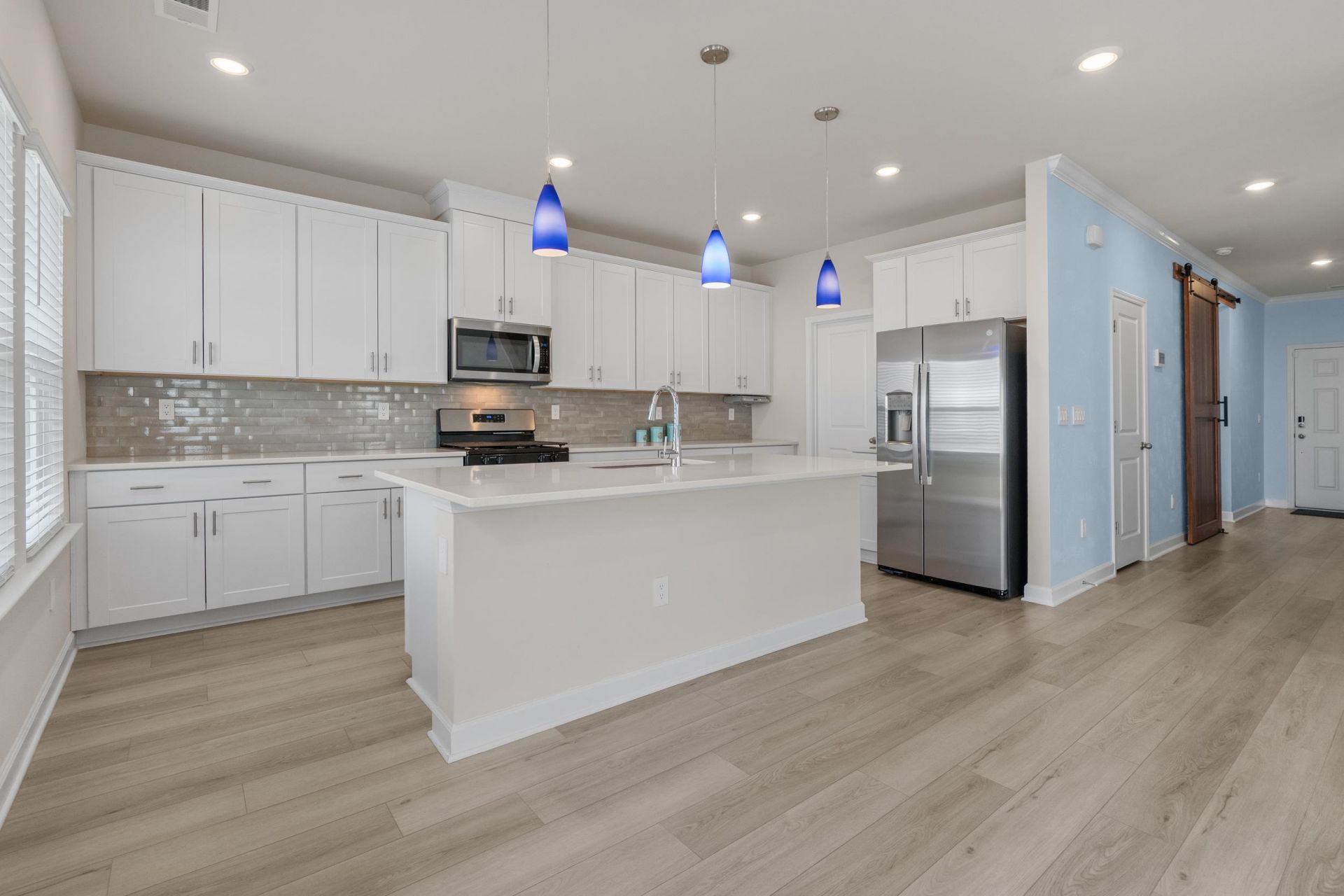 4059 Bayhill St. Photo 6