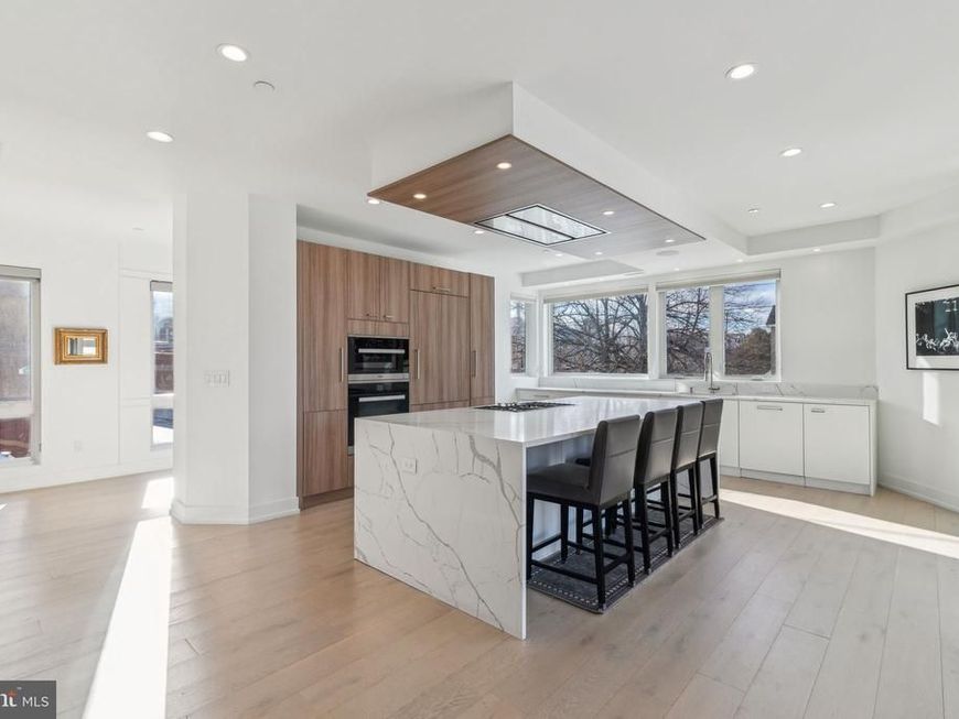 527 Brown Street, Philadelphia, PA 19123 Main Photo