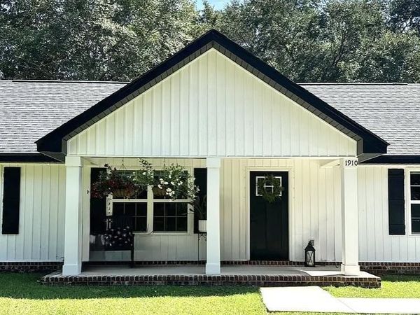 1910 W Kingsfield Rd, Cantonment, FL 32533