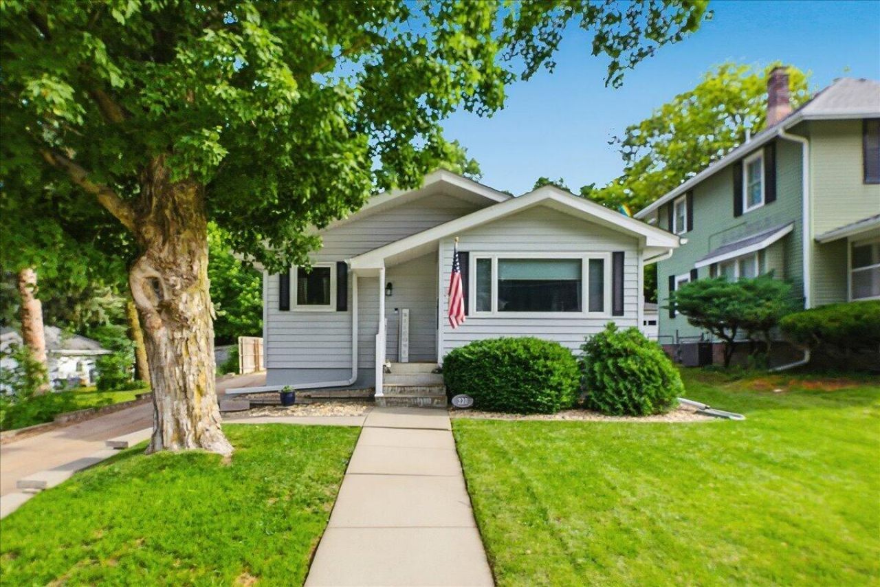 220 Locust Lodge Avenue, Council Bluffs, IA 51503 Main Photo