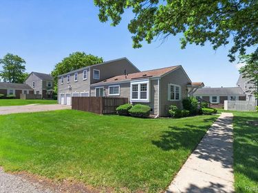23613 N Rockledge, Novi, MI 48375
